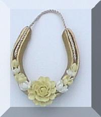 Click here to return to Horse Shoe Yellow.
